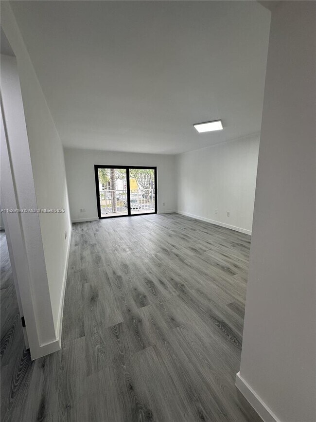 Building Photo - 9301 SW 92nd Ave