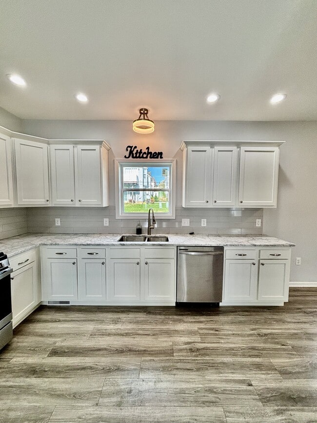 Building Photo - 104 Ida Marie Dr