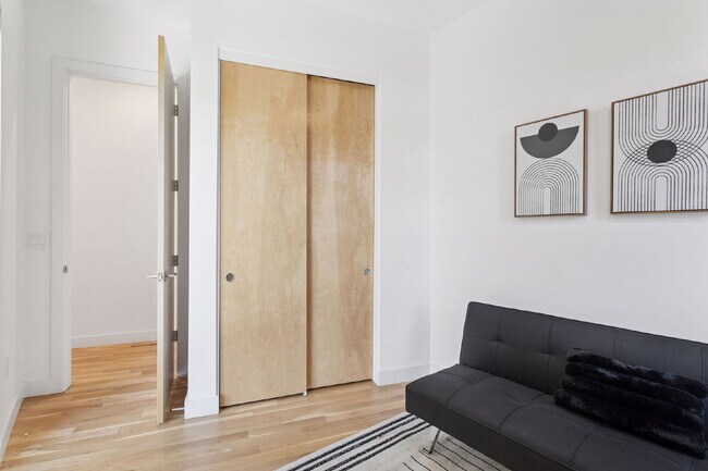 Building Photo - Spacious 5-Bed / 4-Bath home in LoHi for rent