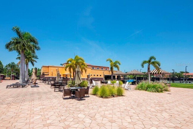 Building Photo - 13941 Clubhouse Dr