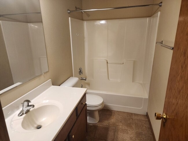 Building Photo - Three bedroom two bathroom Town home