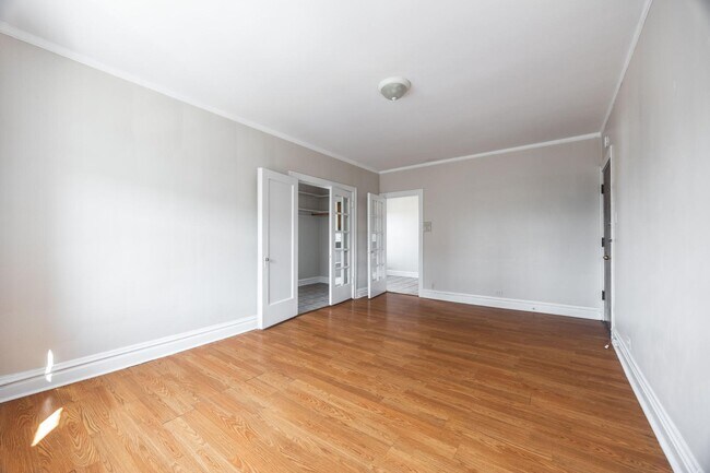Building Photo - 1333 W Birchwood Ave