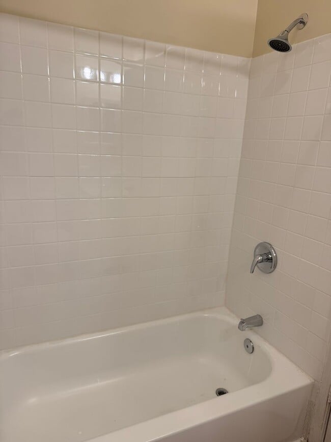 Building Photo - Move in Special! 2 Bed 1 Bath SE, DC