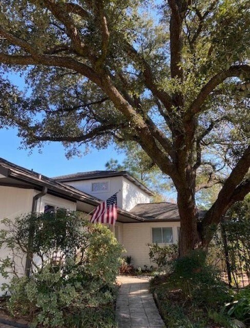 Building Photo - 12800 Briar Forest Dr