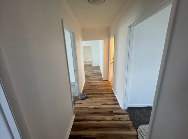 Building Photo - Cute Lehi rambler with tons of yard space and trees!