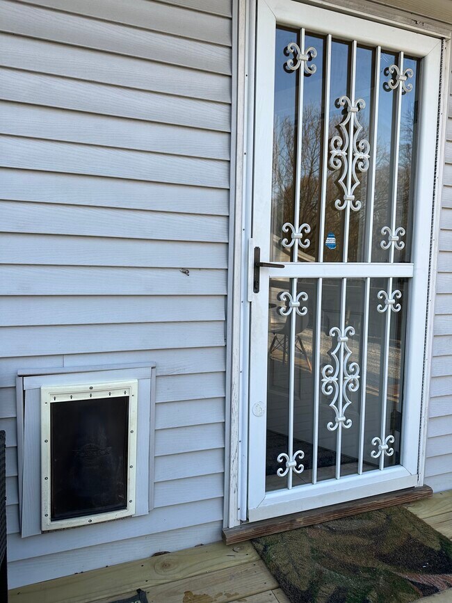 Building Photo - 2425 N Headley Rd