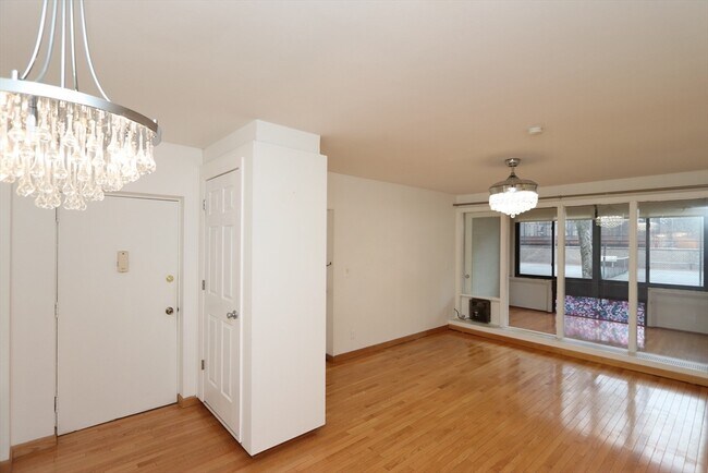 Building Photo - 24 Juniper St