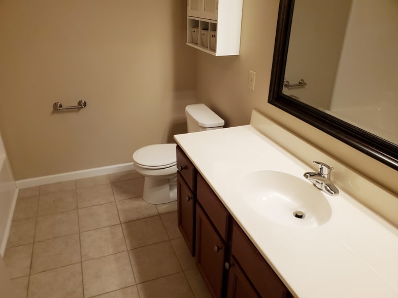 Building Photo - 4927 Grouse Holw Dr