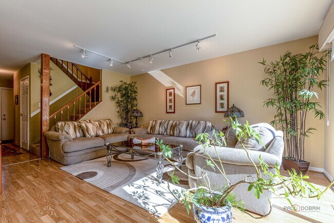 Building Photo - 707 Mallard Ln