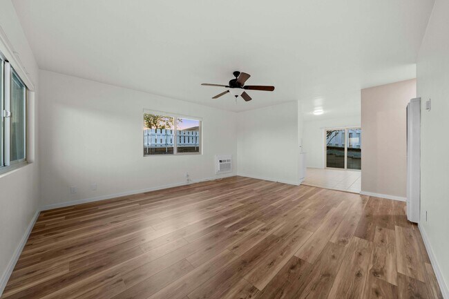 Building Photo - 2039-41 Bonita St