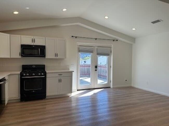 Building Photo - In the Heart of Solvang two-bedroom two ba...