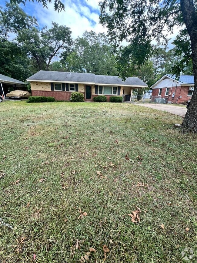Building Photo - New On the Market!