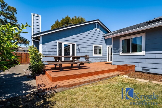 Building Photo - 530 N Regatta Dr