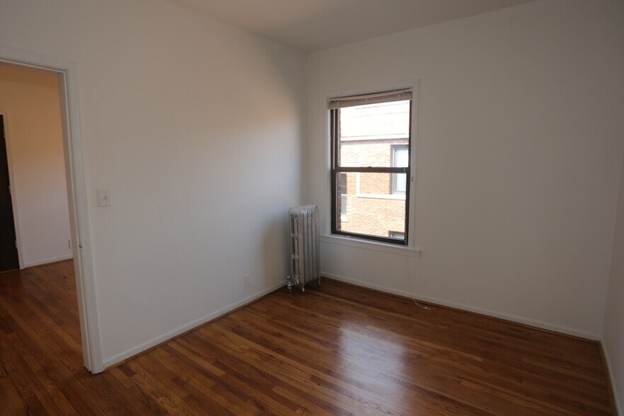 Building Photo - 931 W Sunnyside Ave