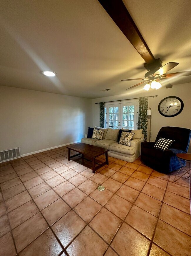 Building Photo - 4 bedroom home