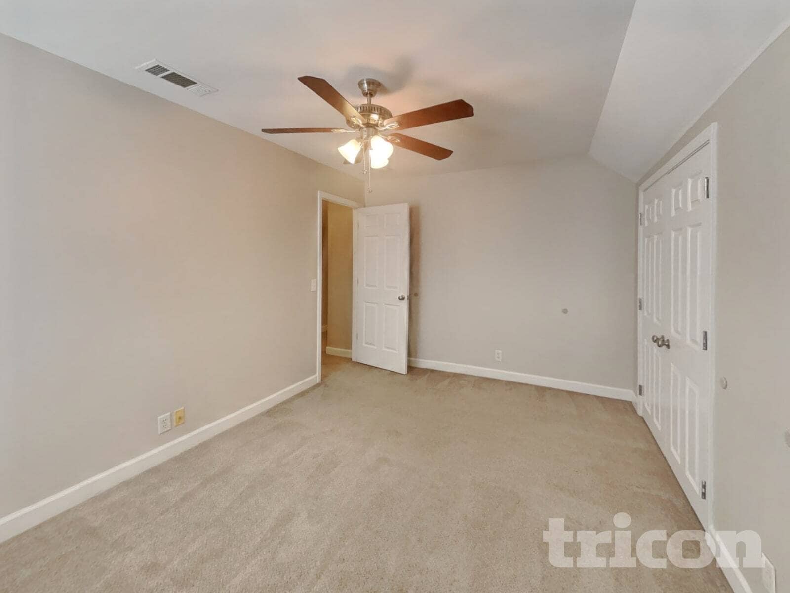 Building Photo - 217 Titans Cir