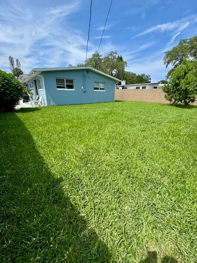 Building Photo - 335 Bellaire Dr