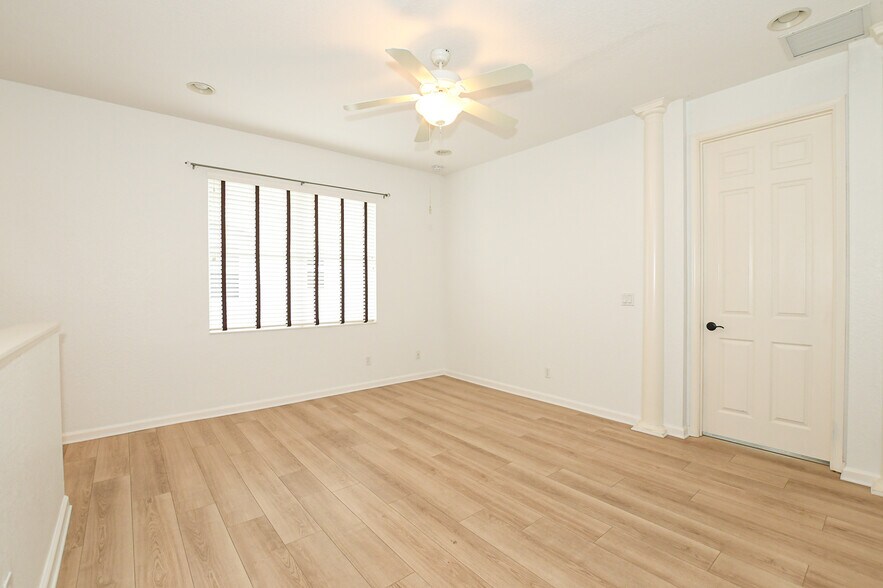 Building Photo - 2206 SW Cape Cod Dr