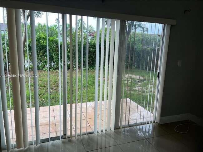 Building Photo - 3389 NE 4th St