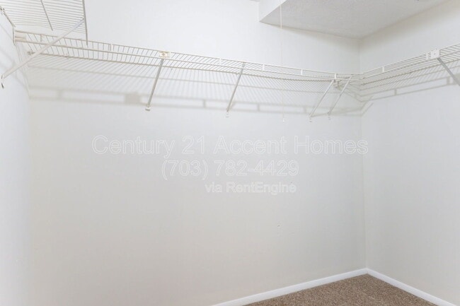 Building Photo - 4400 Groombridge Way