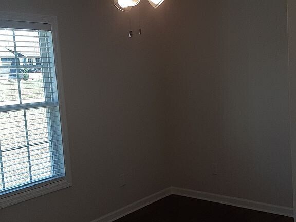 Building Photo - 625 Strawberry Dr