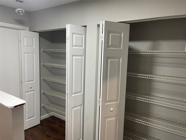 Building Photo - 2017 Oleander Blvd