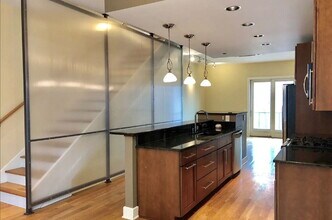 Building Photo - 302 Van Buren St