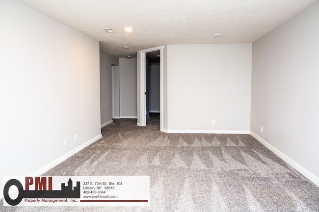 Building Photo - 820 S 38th St