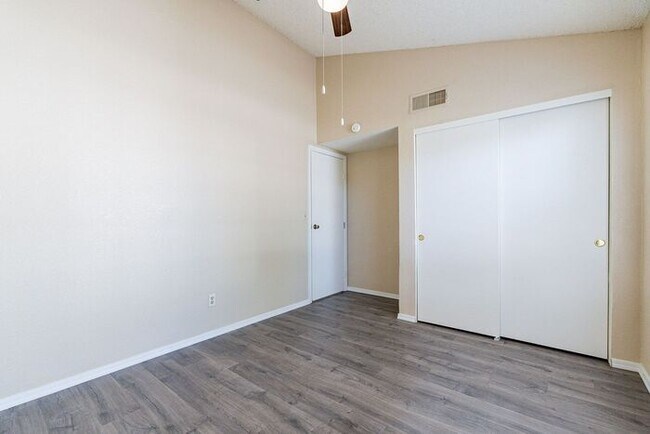 Building Photo - Bright, Spacious & Ready to Welcome You Ho...