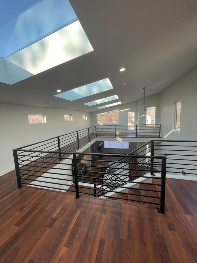 Building Photo - Welcome to this stylish and modern 2-bedro...
