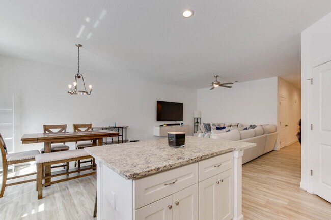 Building Photo - 2416 Trafton Pl