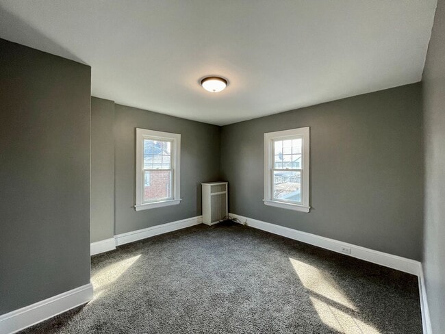 Building Photo - Single Family House 4-Bedroom, 2-Bath For ...