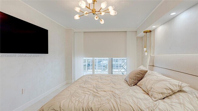 Building Photo - 16711 Collins Ave