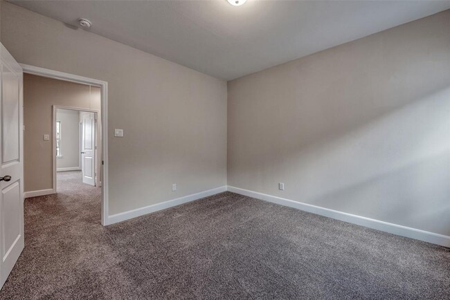 Building Photo - 4135 Du Pont St