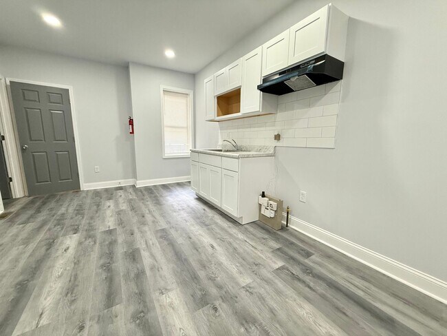 Building Photo - 918 E Woodlawn St