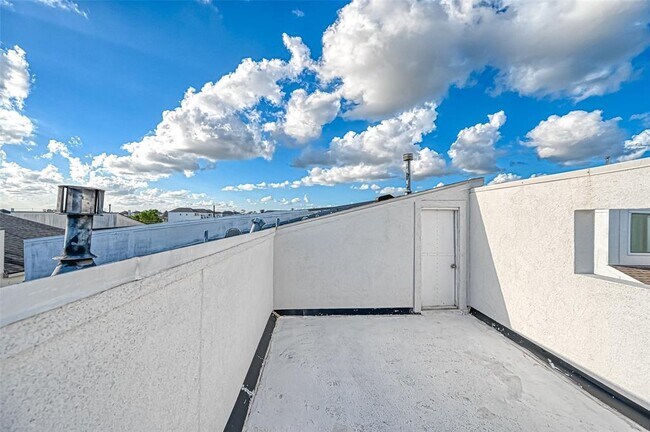 Building Photo - 5628 Kiam St