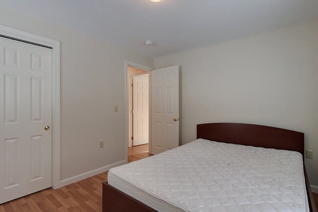 Building Photo - 661 South Rd