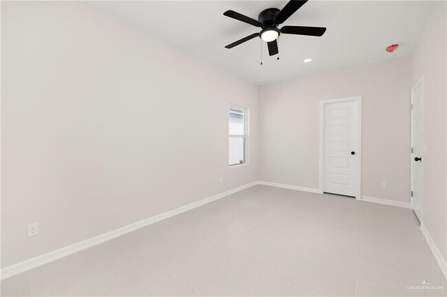 Building Photo - 21 Hilltop Ave