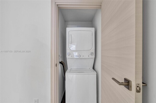 Building Photo - 801 S Miami Ave