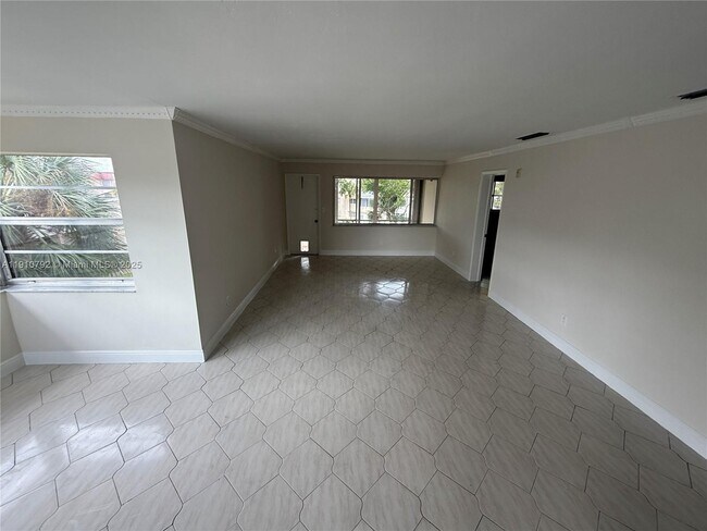 Building Photo - 1540 NE 191st St