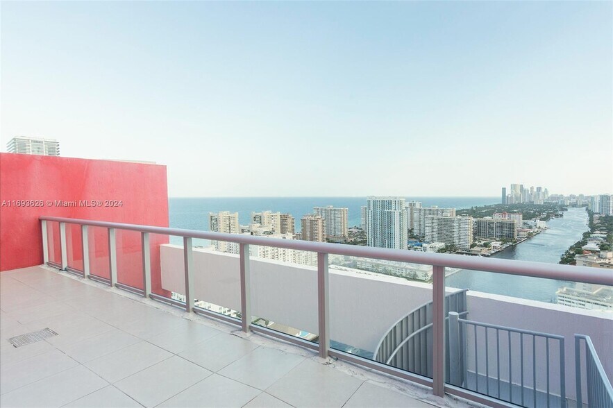 Building Photo - 2602 E Hallandale Beach Blvd