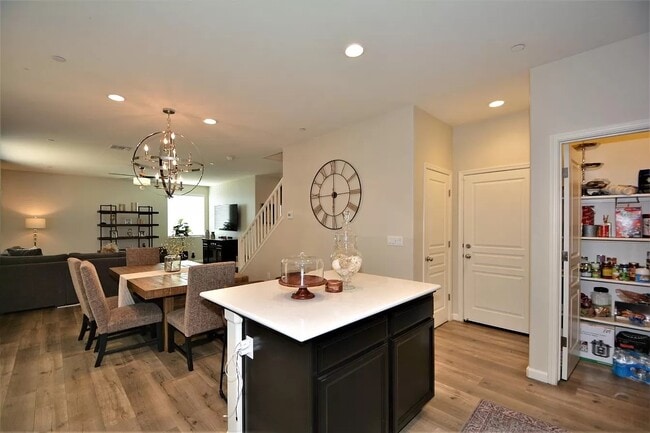 Building Photo - 6856 E Geary St