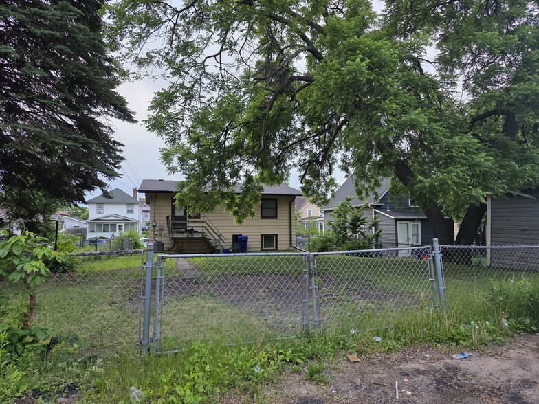 Building Photo - 905 Fuller Ave