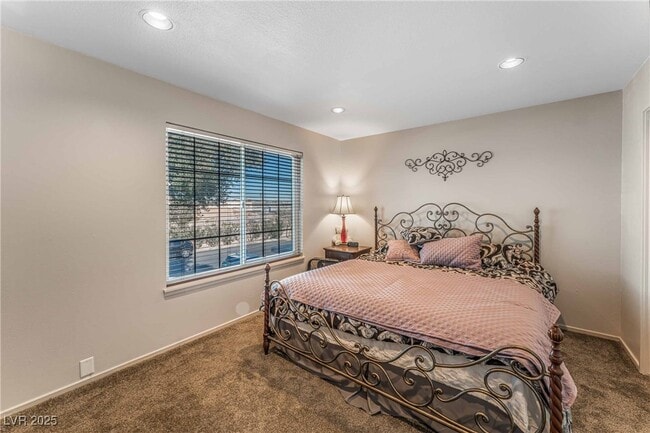 Building Photo - 1038 Tam O Shanter