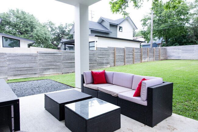 Building Photo - 507 S Park Dr