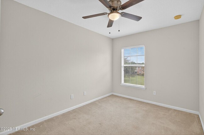 Building Photo - 3880 Buckthorne Dr