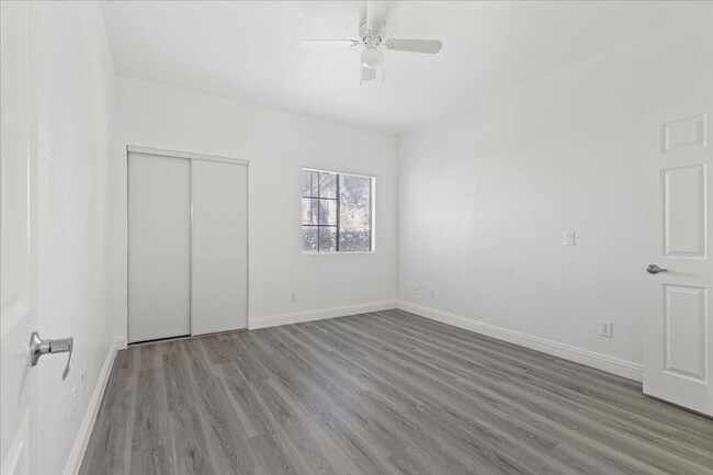 Building Photo - Stunning and Freshly Remodeled 1 Bedroom C...