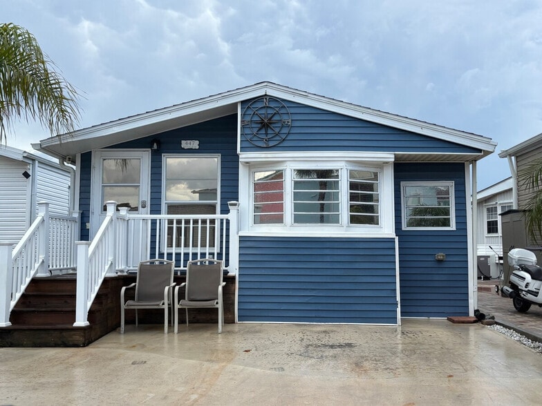 Building Photo - 447 Nettles Blvd