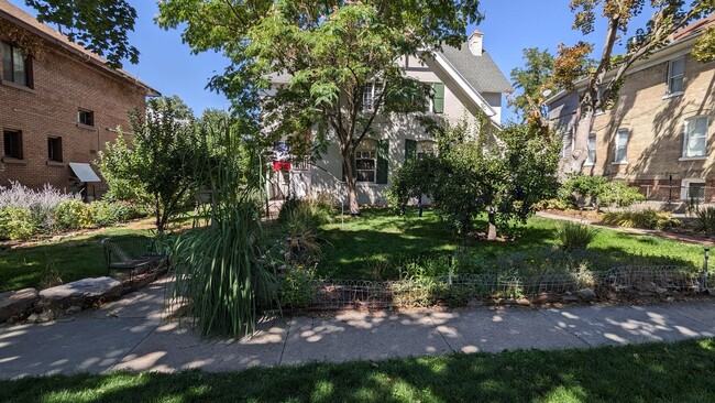 Building Photo - 125 H St