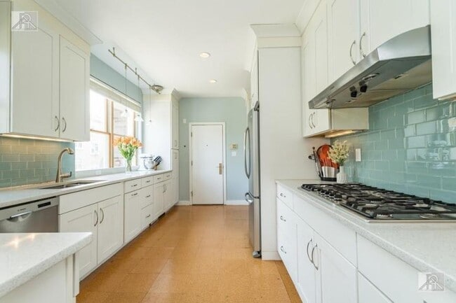 Building Photo - 5 bedroom in Brookline MA 02446